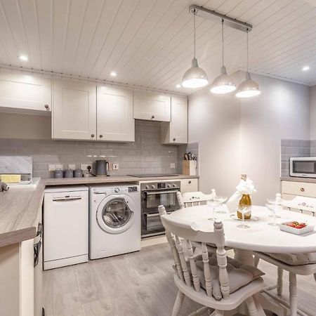 Central Windsor, 2 Bedroom 2 Bathroom, 5 Minutes To Castle Exterior foto