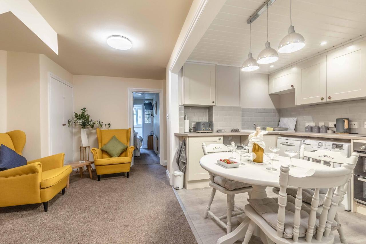 Central Windsor, 2 Bedroom 2 Bathroom, 5 Minutes To Castle Exterior foto